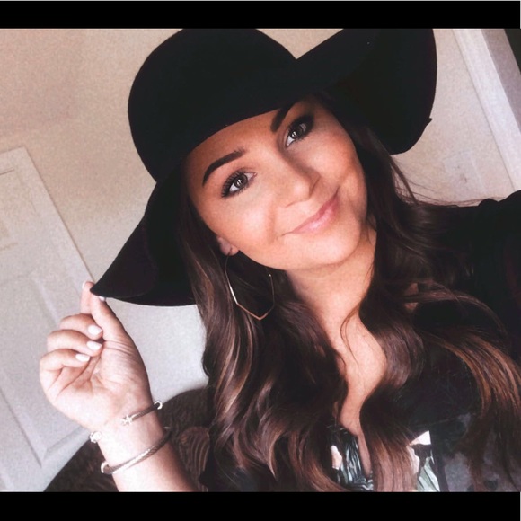 Meet your Posher, Rachel - Picture 1 of 1